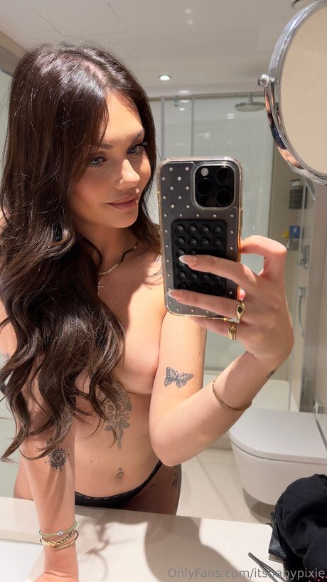 Itspixiebaby pretty pornstar picture