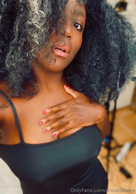 Hypnotik Kiskeya model sexy photos