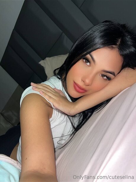 Cuteselina pretty actress image