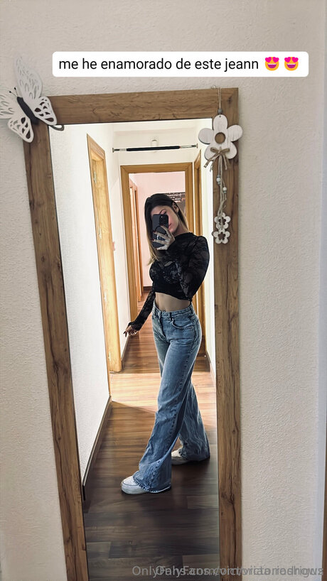 Victoriashows art star photos