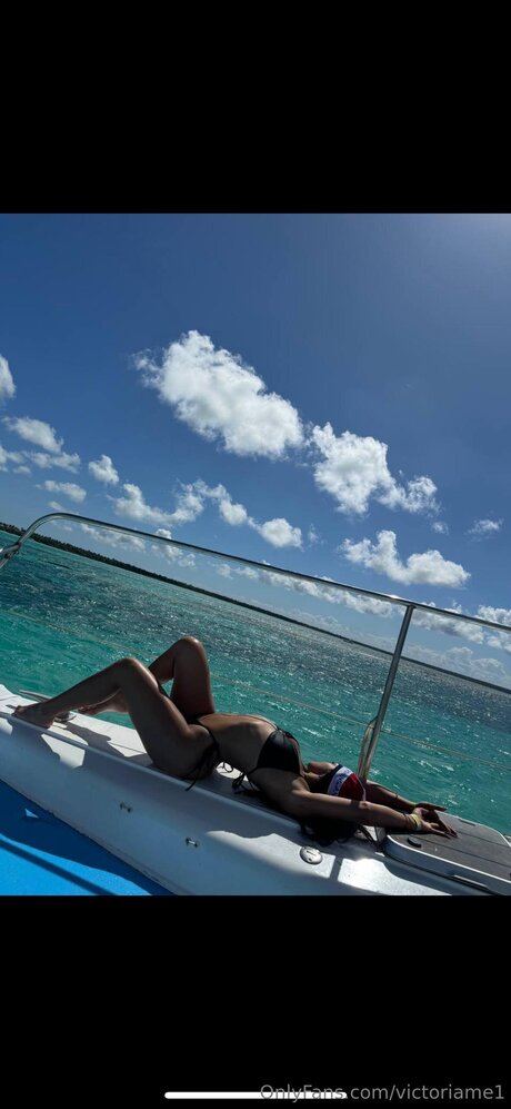 Verenacute model top photo