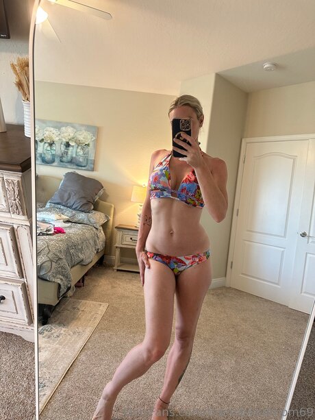 Themaskedmom69 pornstar naked pics