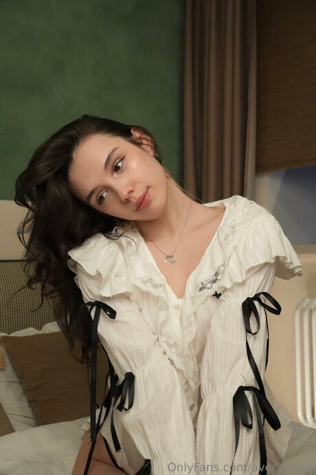 Averymayy erotic pornstar pics