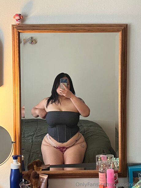 Xoxosirenn model naked photo