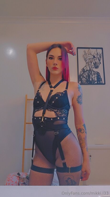 Mikki L33 pornstar adult pics