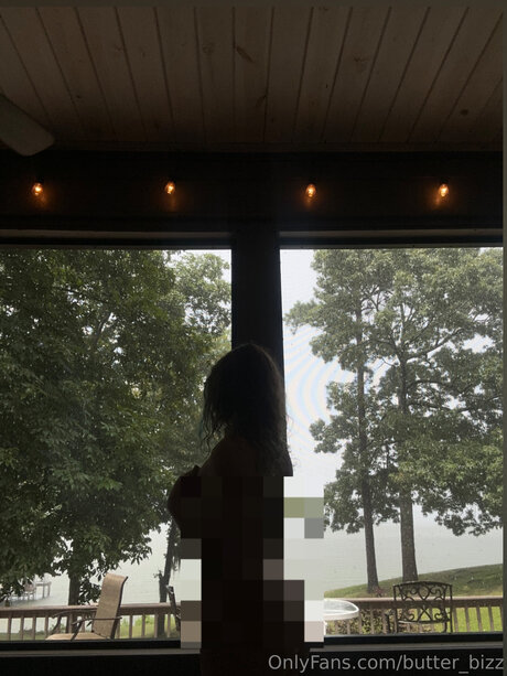 Butter Bizz erotic pornstar photo