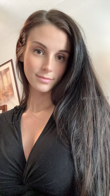 Lesham23 23 model nude picture