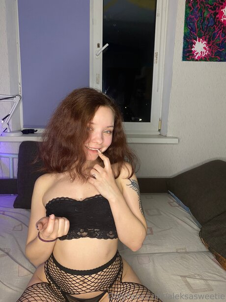 Aleksasweetie naked star image