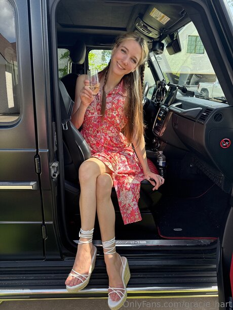 Gracie Hart nudes model img