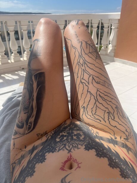 Biondaz naked pornstar img