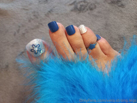 Vero Strong Legs hd pornstar pics