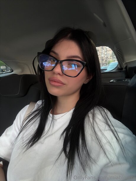 Miabloomi star nude photo