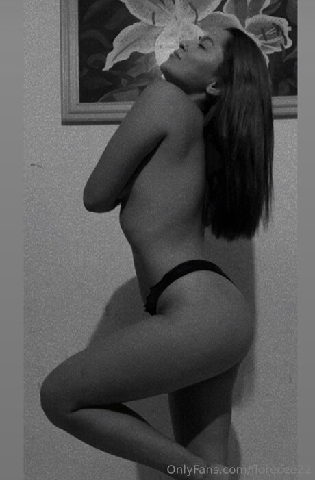 Florecee22 pornographic model pic