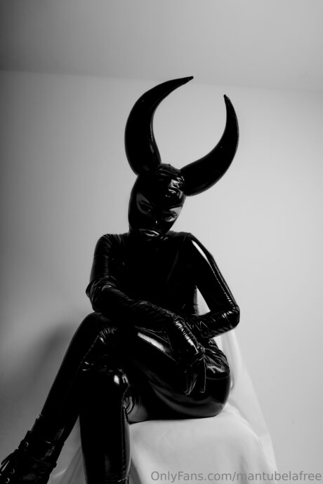 Mantubelafree sex model img