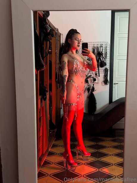 Mantubelafree model naked pics