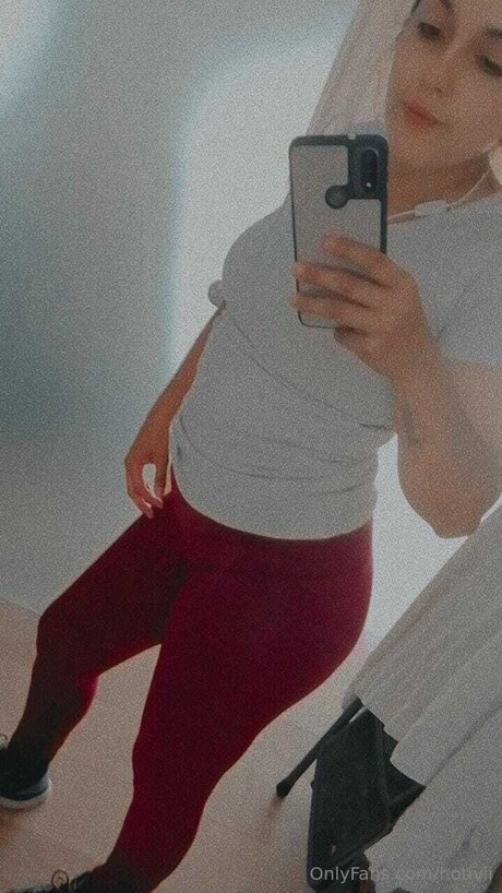 Hotivii model erotic pics