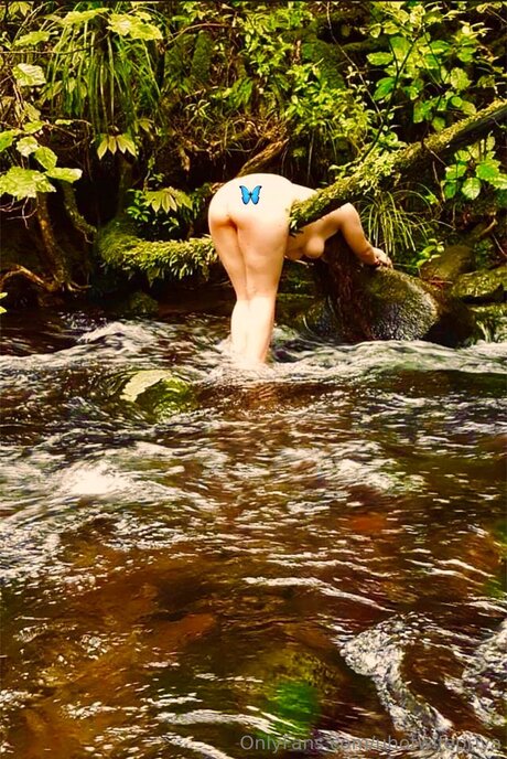 Uhotwifepriya pornstar adult photo