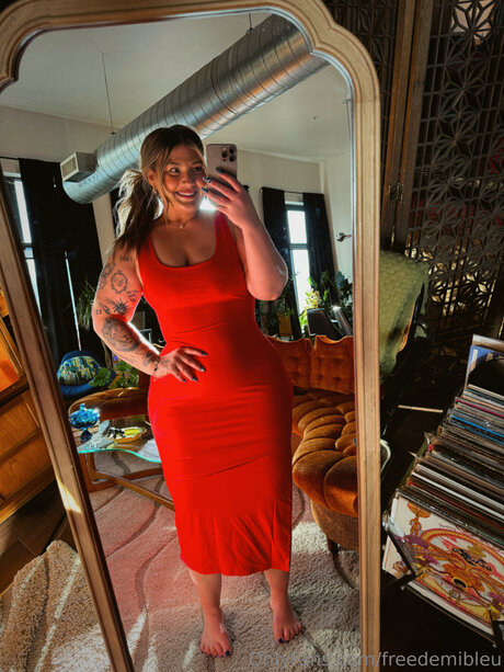 Freedemibleu naked actress pics