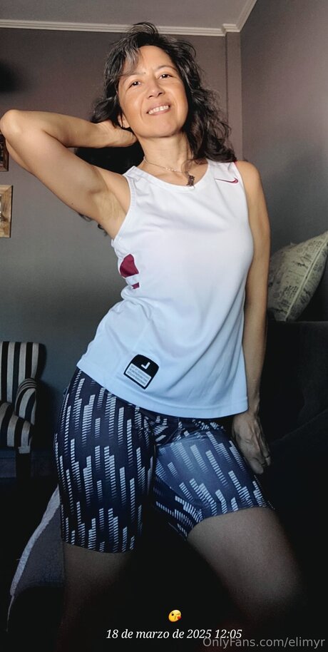 Elimyr star hot image