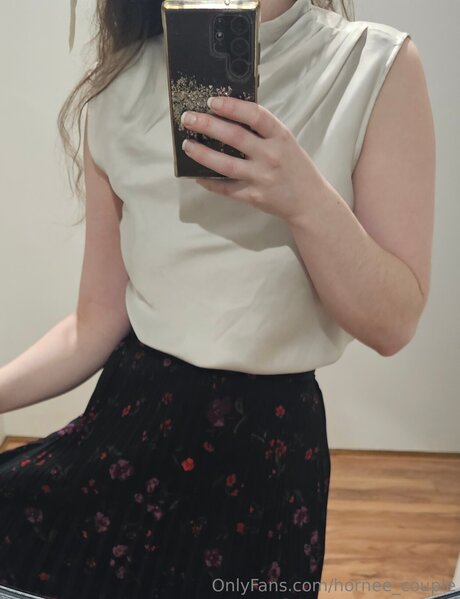 Hornee Couple model sexy pic