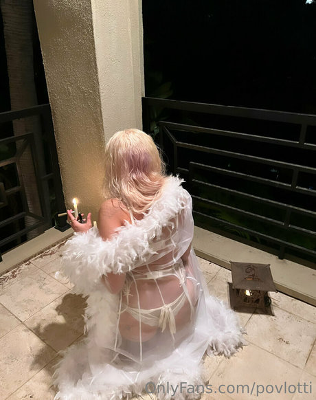 povlotti adult model images