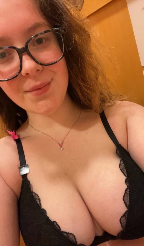 RedIslandDelight high quality model pic