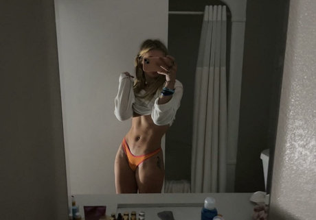 Abbey Hinson art model images