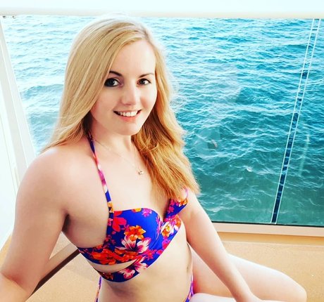 Suzy Lu pornstar sexy img