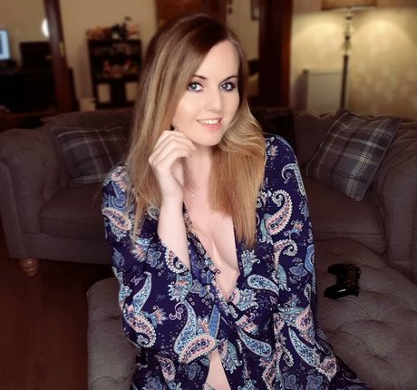 Suzy Lu free pornstar img