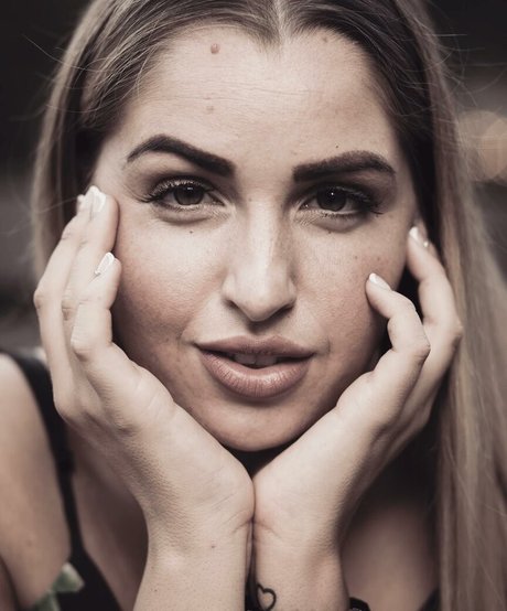 Nicole Andrievich model perfect galleries