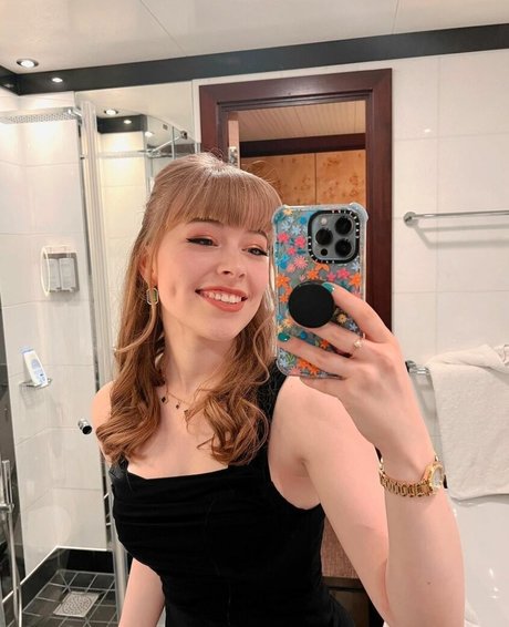 Abbie Budden hot actress picture