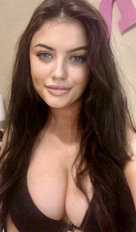 Urgrlkc nude model pic