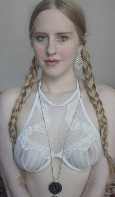 Lucy Musings exclusive star img