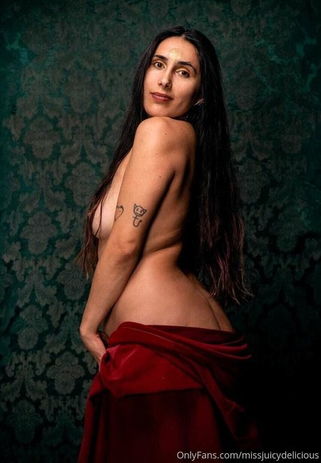 ladyjuicybrunette free model archive