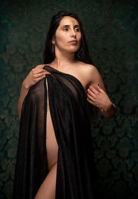 ladyjuicybrunette free model pics