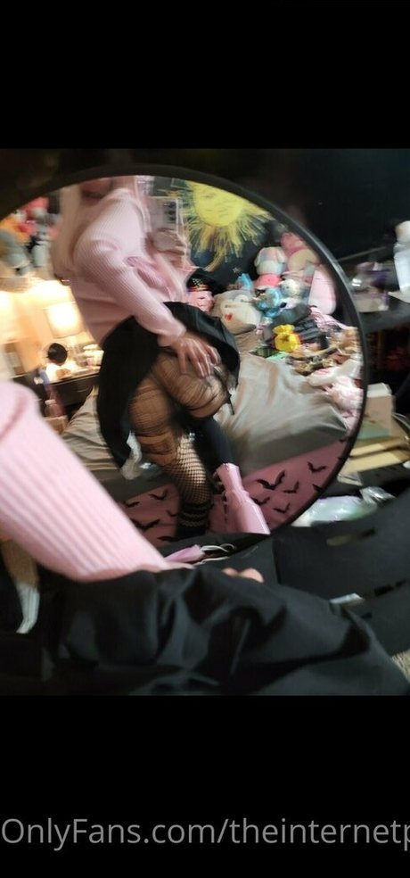 theinternetpet naked star img