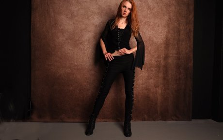 Anima Noira model pretty pictures