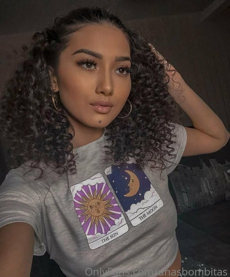 unasbombitas nude model gallery