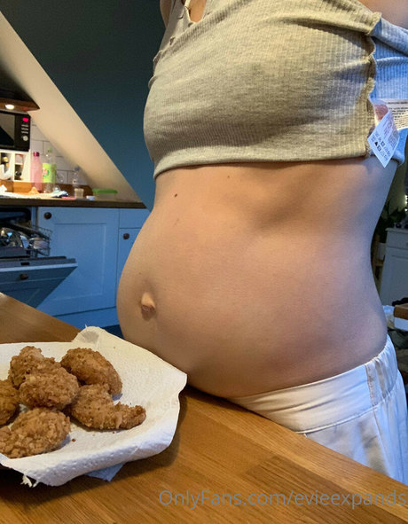 evieexpands art star gallery