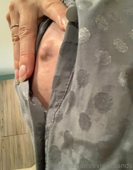 evieexpands model sexy img