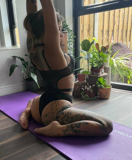 bendybellaacox star high quality photo