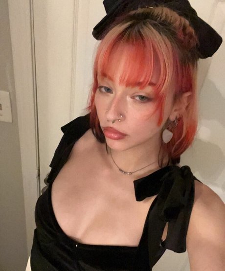 manicpixieagony best model image