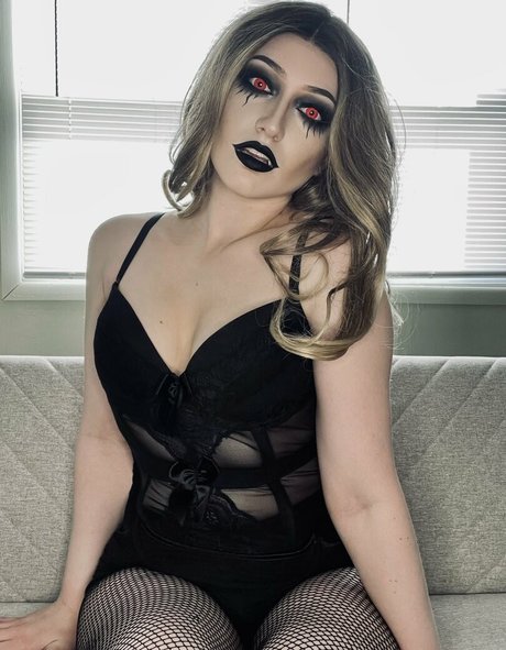 MaisieLynnie hd pornstar images