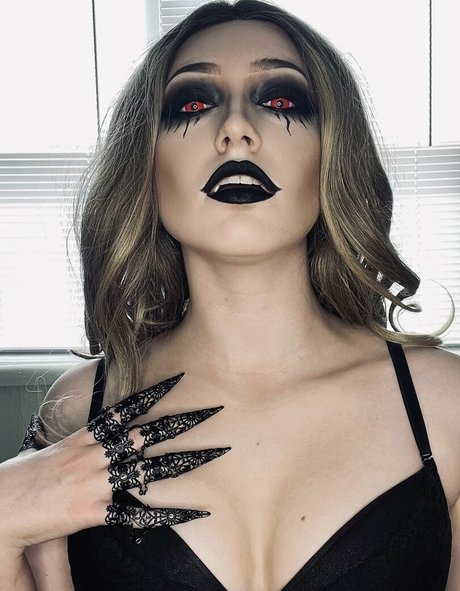 MaisieLynnie adult model img