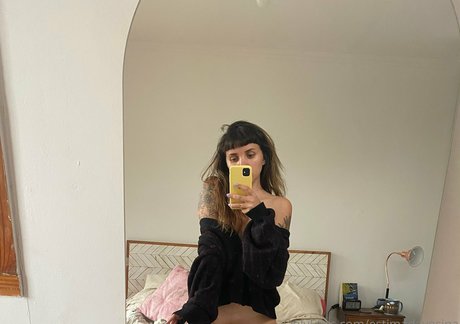 estimadavecina model high quality photos