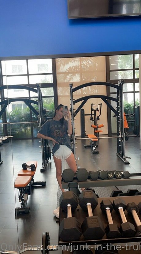 elleventures star exclusive photo