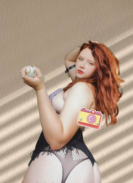 maxineaurora model nude picture