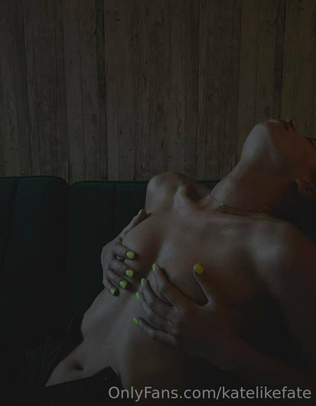 katelikefate best model photo