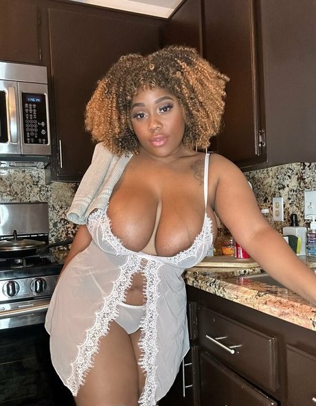 msyummys nude model pics