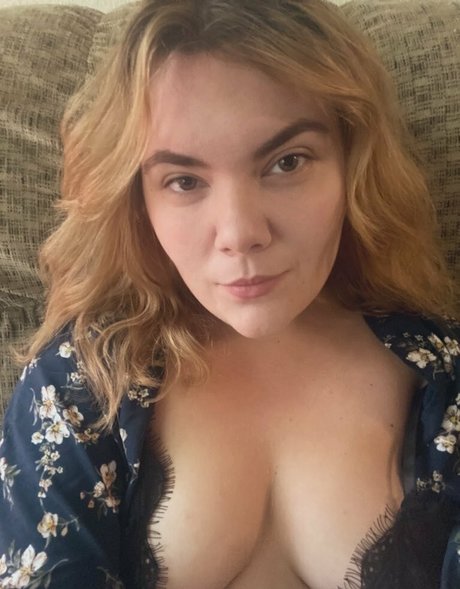 lilly lustbunny model top pic